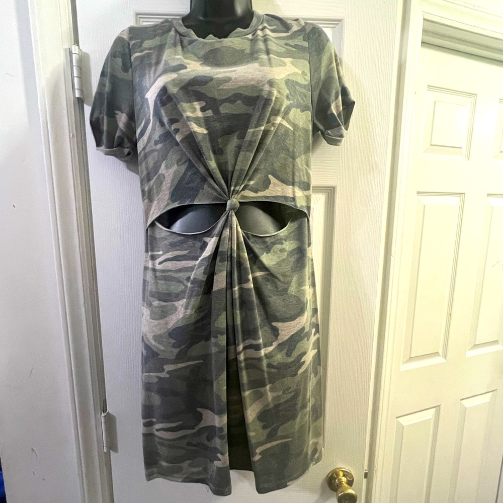 ❗️3 for $21❗️Camo Dress with Cutouts